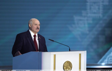 Лукашенко заявил, что Беларусь сейчас наразрыв: Россия боится потерять, а Запад интересуется