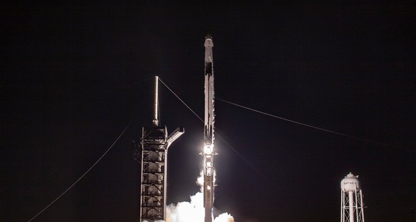SpaceX отправила на орбиту 57 спутников Starlink и два зонда BlackSky