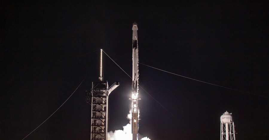 SpaceX отправила на орбиту 57 спутников Starlink и два зонда BlackSky