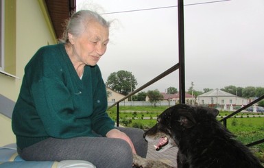 Тернопольскому Хатико, полгода ждавшему хозяйку в селе, разрешили переехать к ней в дом престарелых 