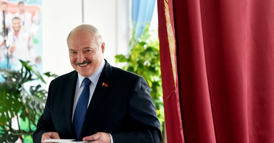 Лукашенко рассказал, как переболел коронавирусом и где гражданам Беларуси можно митинговать