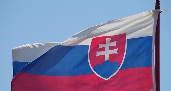 Словакия выслала трех российских дипломатов