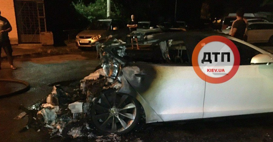 Полиция расследует инцидент с Tesla Богдана как поджог