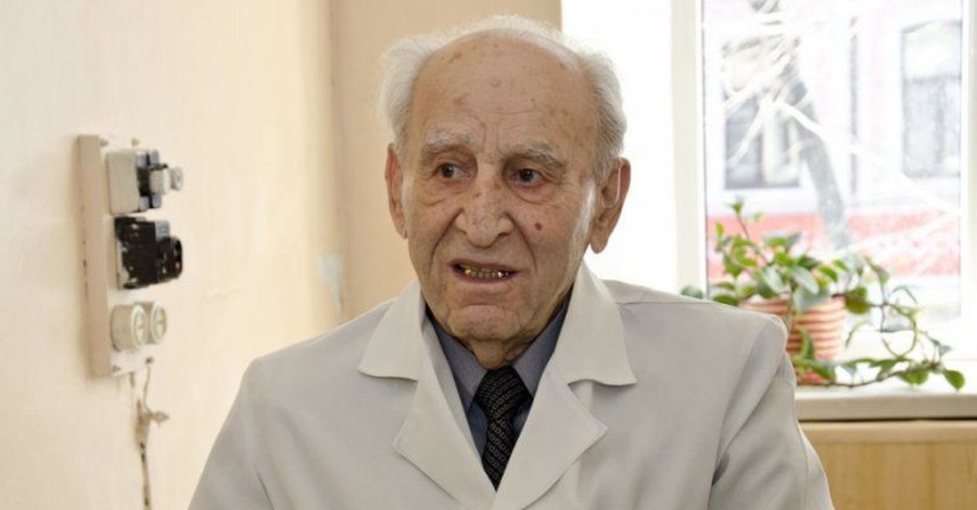 В Одессе умер старейший практикующий врач Украины - ему было 102 года