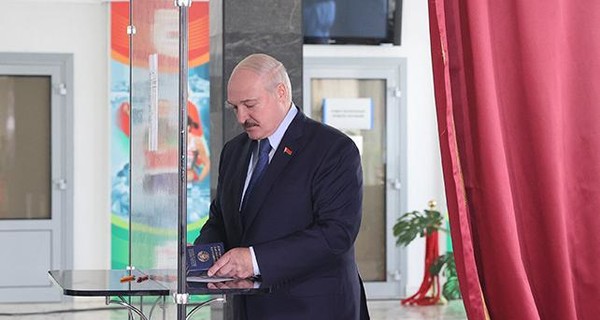 В КНУ имени Шевченко предложили оставить Лукашенко без звания почетного доктора наук