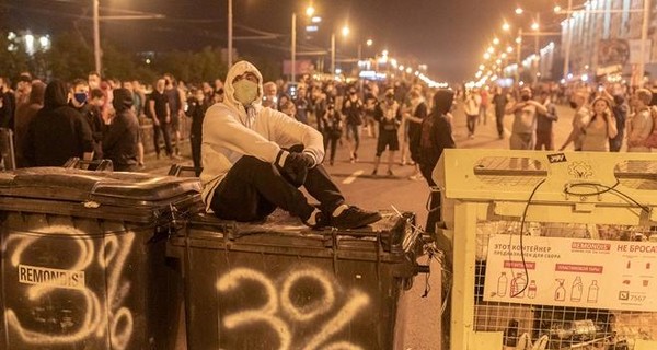 В Беларуси из изоляторов начали выпускать задержанных на митингах