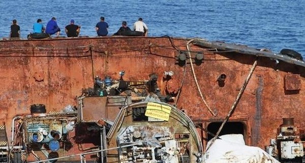 Судовладелец танкера Delfi подал в суд иск о 