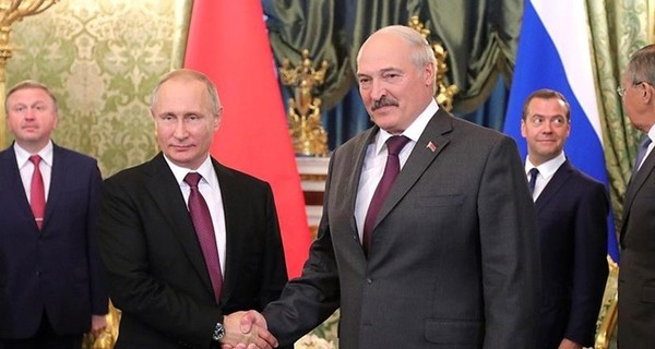 Лукашенко обсудил ситуацию в Беларуси с Путиным 