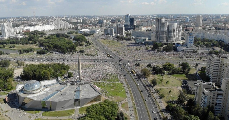 На оппозиционном марше в Минске насчитали до полумиллиона человек