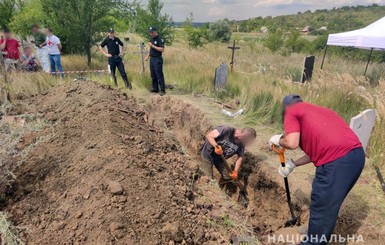 В Славянске пытаются опознать тела погибших в 2014 году