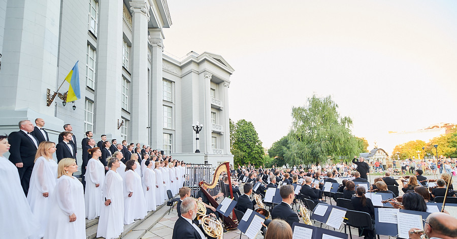 На Пейзажной аллее в Киеве 170 музыкантов дали концерт без зрителей