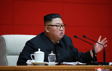 Разведчики Южной Кореи: Ким Чен Ын устал от стресса и делегировал часть полномочий сестре