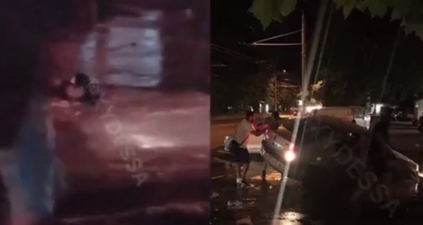 В Одессе машина провалилась в яму на дороге: водителю пришлось выплывать