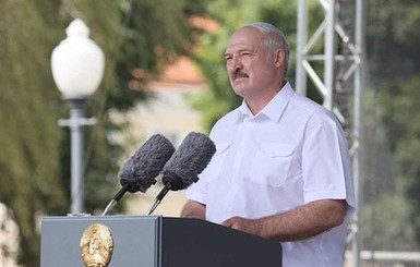 Лукашенко потребовал закрыть бастующие предприятия