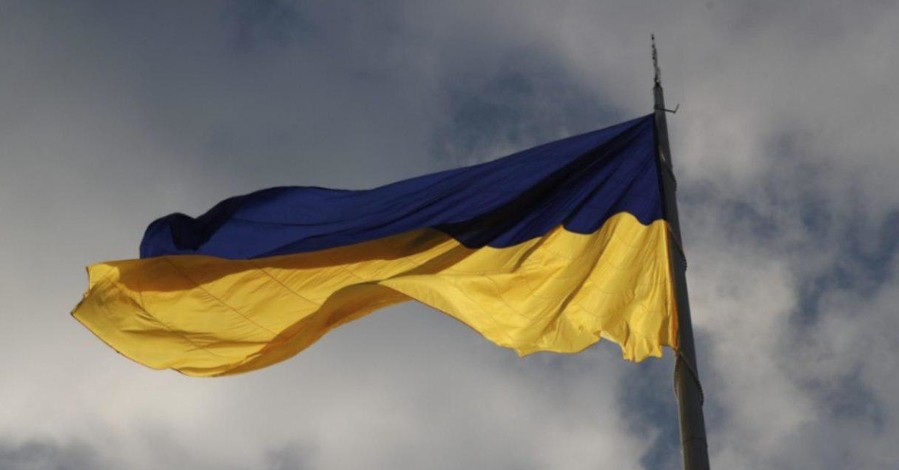 Мэр Кличко поднял самый большой в Украине флаг над столицей