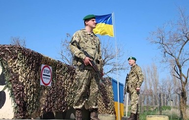 На КПП Украины с Румынией и Венгрией образовались огромные очереди 