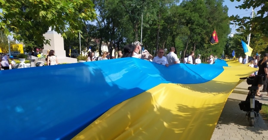 В Одесской области развернули 100-метровый флаг в честь Дня независимости