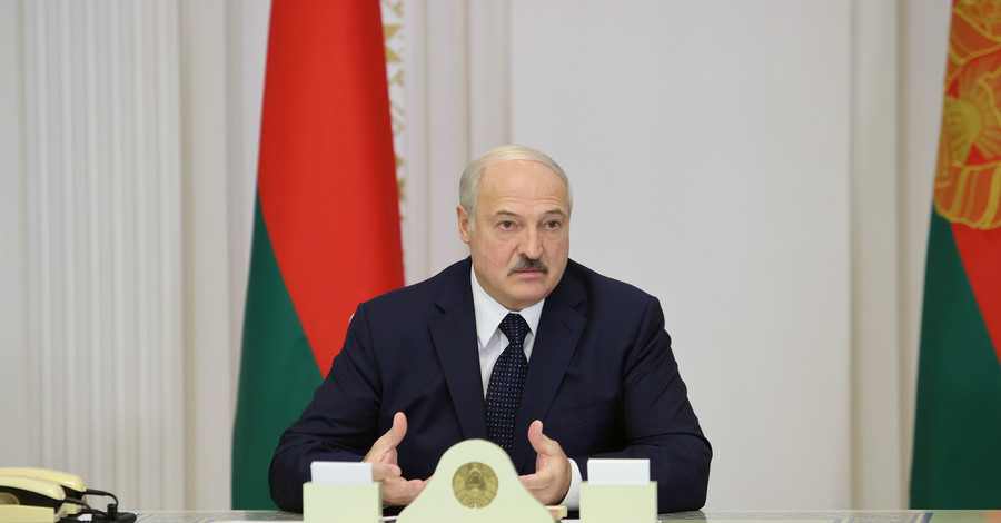 Лукашенко пригрозил митингующим студентам службой в армии