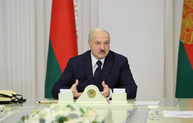 Лукашенко пригрозил митингующим студентам службой в армии