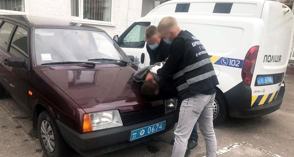 Жителя Чернигова задержали за изнасилование школьницы в туалете “Макдональдса”