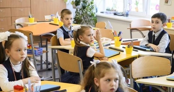 Степанов разъяснил условия для перехода школ на смешанную учебу