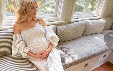Актриса Эмма Робертс подтвердила беременность и показала животик
