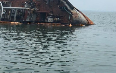 Госэкоинспекция: На месте крушения танкера Delfi море не загрязнено