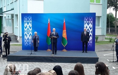 Лукашенко 1 сентября приехал  в профессионально-технический колледж: 