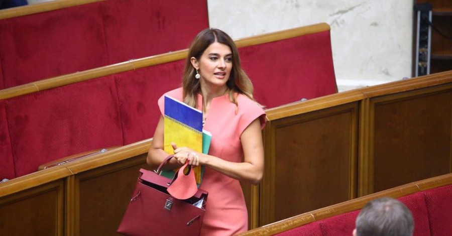 Невестку Билозир назвали обладательницей самой дорогой брендовой сумки в Раде – депутат говорит, что купила копию
