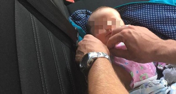 В Киеве задержали женщину, которая носила младенца в дорожной сумке