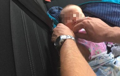 В Киеве задержали женщину, которая носила младенца в дорожной сумке