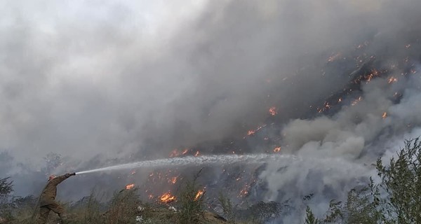 Полтава в дыму из-за пожара на свалке: горит более 2 гектар отходов  