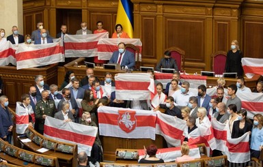 Депутаты устроили День Беларуси в Раде и заблокировали трибуну 