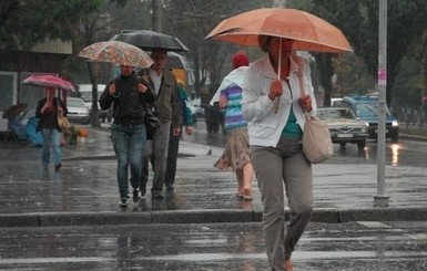 Синоптики предупредили о штормовом ветре, дождях и грозах на выходных