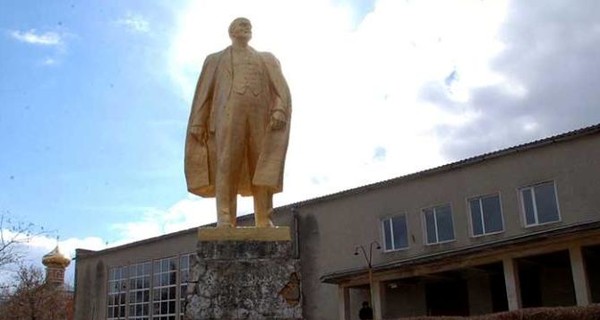 Ленина не отдадим: в одесском селе до сих пор стоит памятник вождю