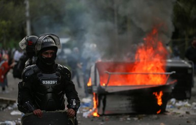 На протестах в Колумбии, жителя которой пытали полицейские, погибли люди