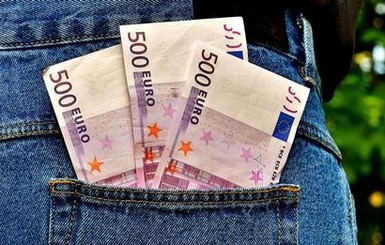 Курс валют на выходные: доллар и евро подросли