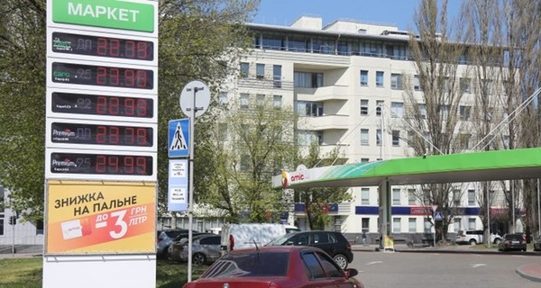 Почему дешевеет нефть и что будет с ценами на бензин в Украине