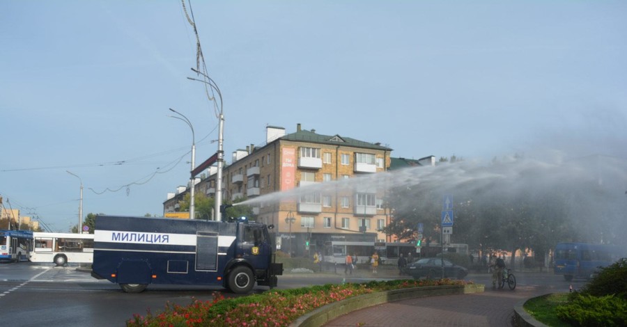 36-й день протестов в Беларуси: в Бресте применили водомет, а в Минске слышали выстрелы
