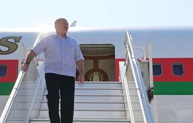 Лукашенко впервые после выборов покинул Беларусь - прилетел на 
