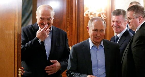 Что Путин пообещал Лукашенко: Беларусь первой получит российскую вакцину от COVID-19, а военные РФ вернутся домой