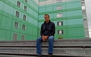 Навальный сделал первую публикацию в соцсетях после выхода из комы