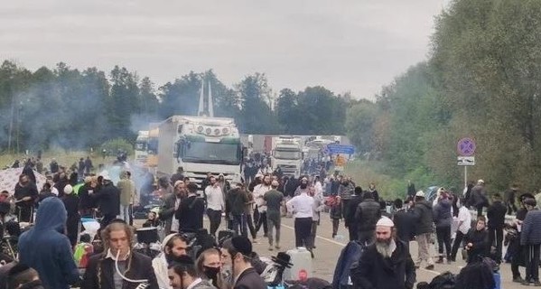 Израиль призвал хасидов, застрявших на границе с Украиной, вернуться домой