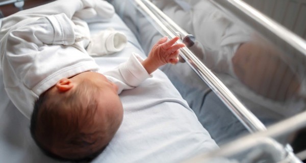 Прокуратура: В Киеве женщина продала иностранцам младенца под видом суррогатного материнства