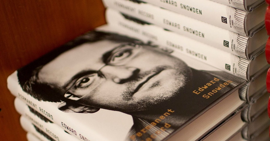 Сноуден опроверг, что согласился отдать гонорар за книгу правительству США: У меня нет таких денег