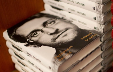 Сноуден опроверг, что согласился отдать гонорар за книгу правительству США: У меня нет таких денег