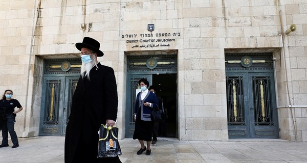 В Израиле грозят закрыть синагоги и запретить ходить на пляжи