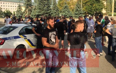 Беспорядки у Олимпийского колледжа в Киеве: спортсмены схлестнулись с полицией