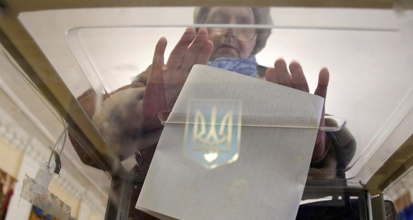 В Киевский облсовет проходят 7 партий, среди которых самая молодая - 