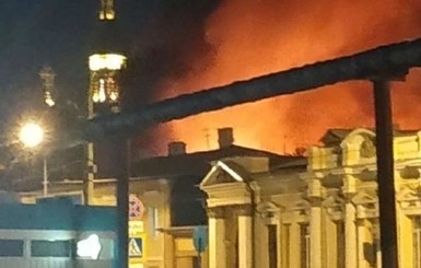 В Харькове очевидцы сняли на видео пожар на Центральном рынке